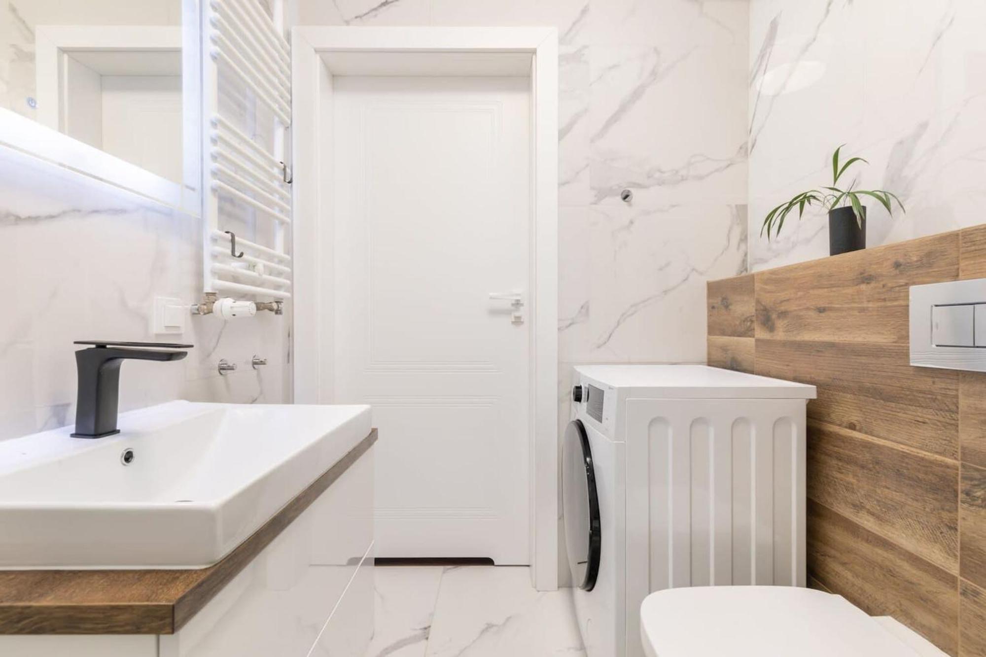 Apartament Elegant Next To The Metro Station By Rent Like Warszawa